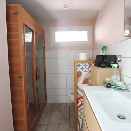 בית נופש Maison Au Bord De L'eau Avec Jacuzzi מילאו