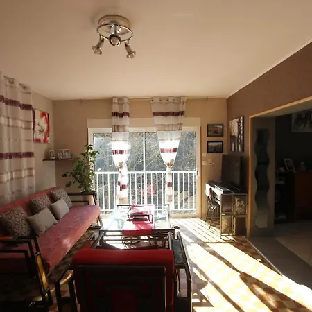 Maison Au Bord De L'eau Avec Jacuzzi *