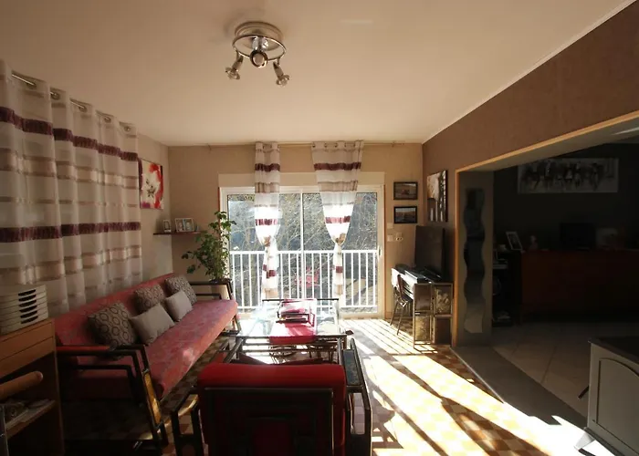 Maison Au Bord De L'eau Avec Jacuzzi *