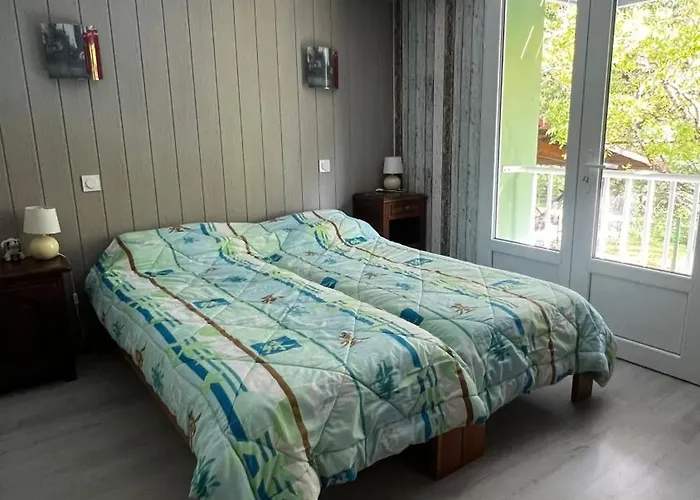 Hébergement de vacances Maison Au Bord De L'eau Avec Jacuzzi