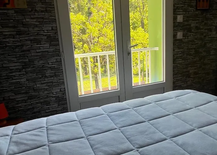 Maison Au Bord De L'eau Avec Jacuzzi Hébergement de vacances